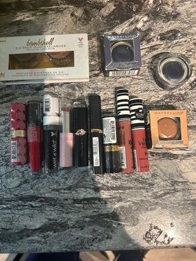Make up Lot Maybelline Color Tattoo Metallic Eyeshadow - Bronze lip gloss etc